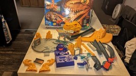 Hot Wheels T-wrecks Playset - Toys R Us 2007 - Used missing pieces motor... - $89.09