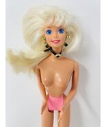 Vintage Barbie Cut N&#39; Style Doll Blonde - $275.79 MXN
