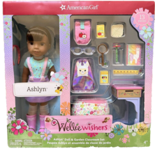 American Girl Ashlyn Wellie Wishers Doll &amp; Garden Classroom 13 Piece Set, Nib - £94.78 GBP