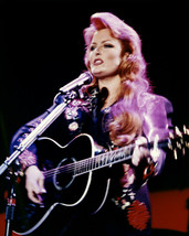 Wynonna Judd Country Star In Concert With Guitar 8x10 Photo - £7.66 GBP
