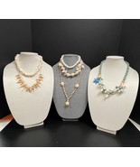 6 Caribbean Inspired Shell and Bead Vintage Necklaces - $722.26 MXN