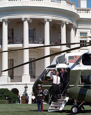 President George W. Bush boards Marine One helicopter at White House Photo Print - £7.05 GBP