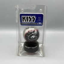 Kiss Kommemorative Baseball Kollectible 1997 Kiss Catalog Ball Stand Gar... - £19.77 GBP