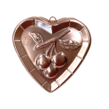 Vintage West bend Heart Shape Cake Mold w/ Cherry Clusters Detail on Top MCM - £6.97 GBP
