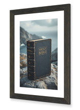 A photograph depicts a worn, black leather-bound King James Bible - €2,16 EUR