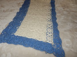 VINTAGE Blue &amp; Cream CROCHET TABLE RUNNER Doily Medallion Handmade Lace ... - £11.47 GBP