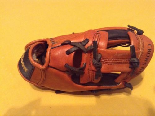 Wilson glove T ball baseball 9 inch youth Barry Larkin brown Fits left hand - $24.99