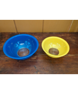 VTG Set of 2 Pyrex 323 325 Primary Colors Clear Bottom Mixing Bowls Yell... - £30.36 GBP