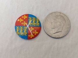 Vintage Swatch Montre Suisse Bouton Broche 1-3/8 " Bleu Rouge Jaune Fleu... - $23.90