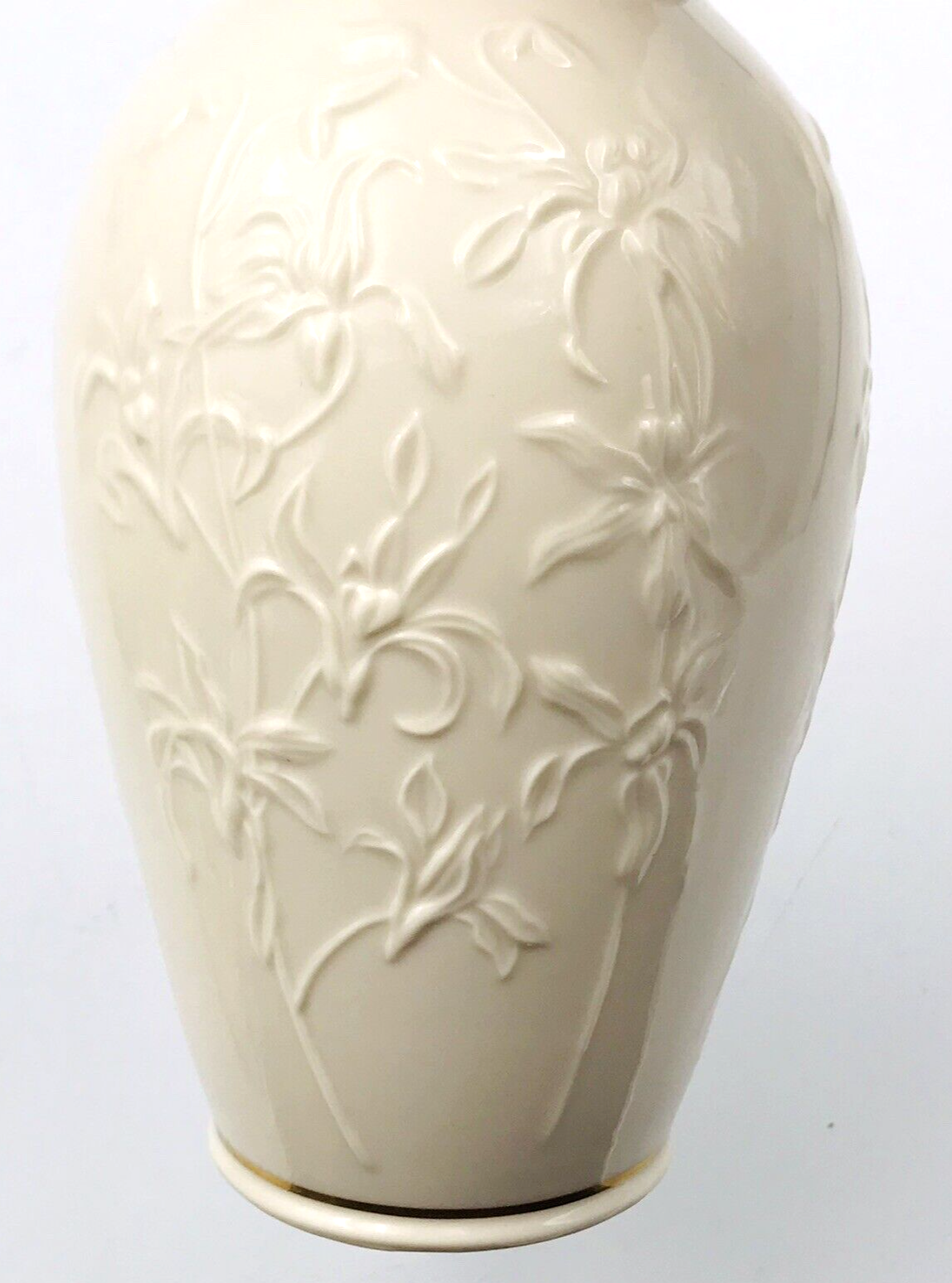 VTG Lenox Small Masterpiece Embossed Floral Vase USA 7" Tall 4.5" D w/ 24K Gold - $9.49
