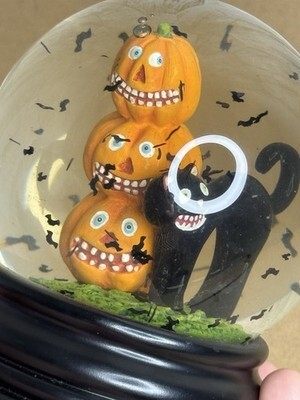 2004 Halloween Snow Globe Pumpkins Cat Spooky Bats Water Globe Decor Y2K Item image 2