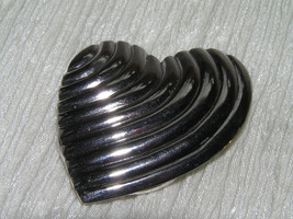 Vintage Ridged Asymmetric Silvertone Valentine Heart Scarf Clip – - £8.63 GBP