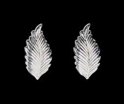 Vintage Silver Feathered Fern Leaf Clip on Earrings - £10.62 GBP