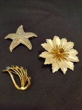 Set Of 3 Brooches - $15.47 CAD