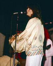 Linda Ronstadt on stage early 1980&#39;s playing tambourine 11x14 Photo - £11.93 GBP