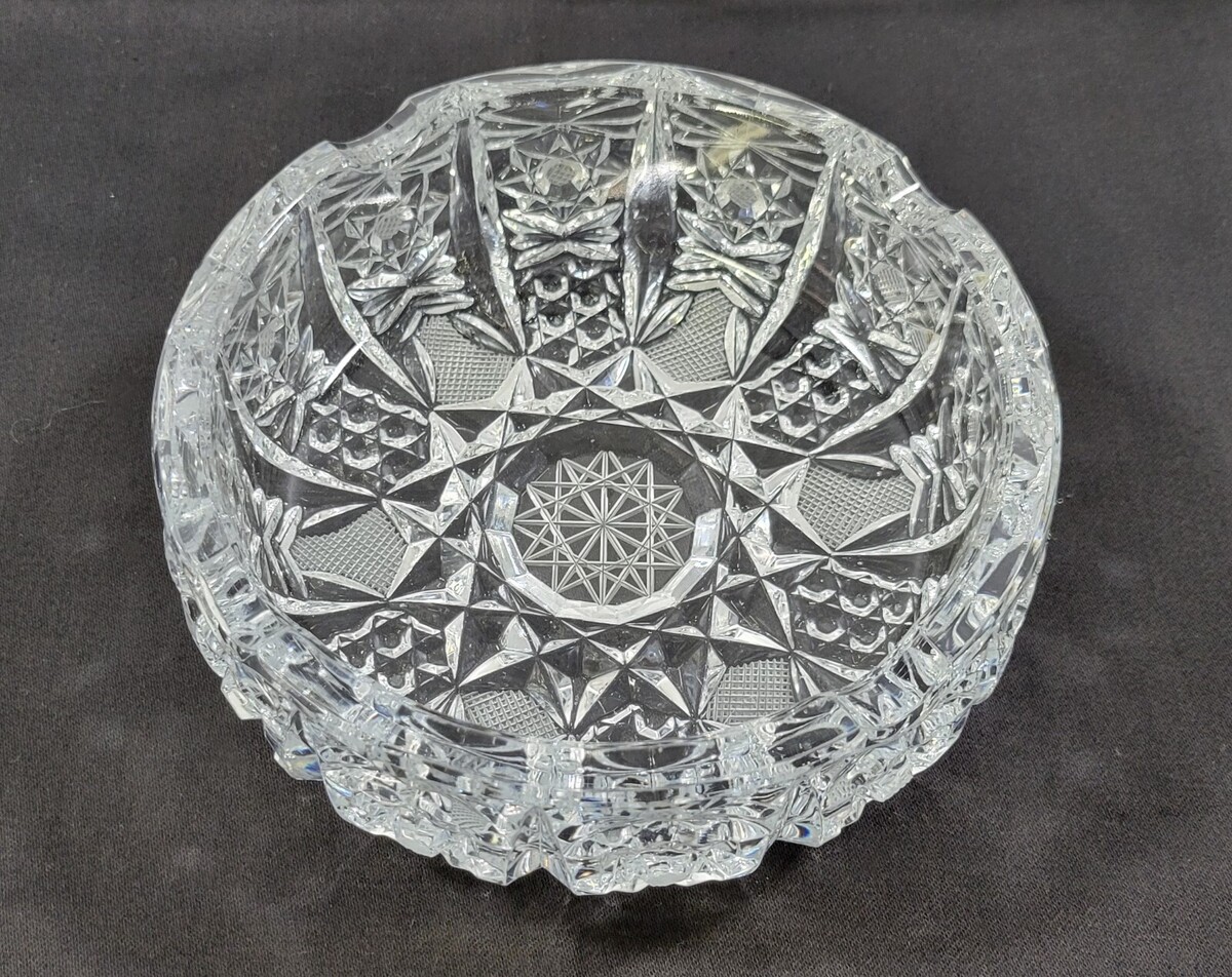 U1) Vintage Clear Cut Heavy Glass Ashtray -  Floral Design 6-1/4&quot; Diameter - $12.86
