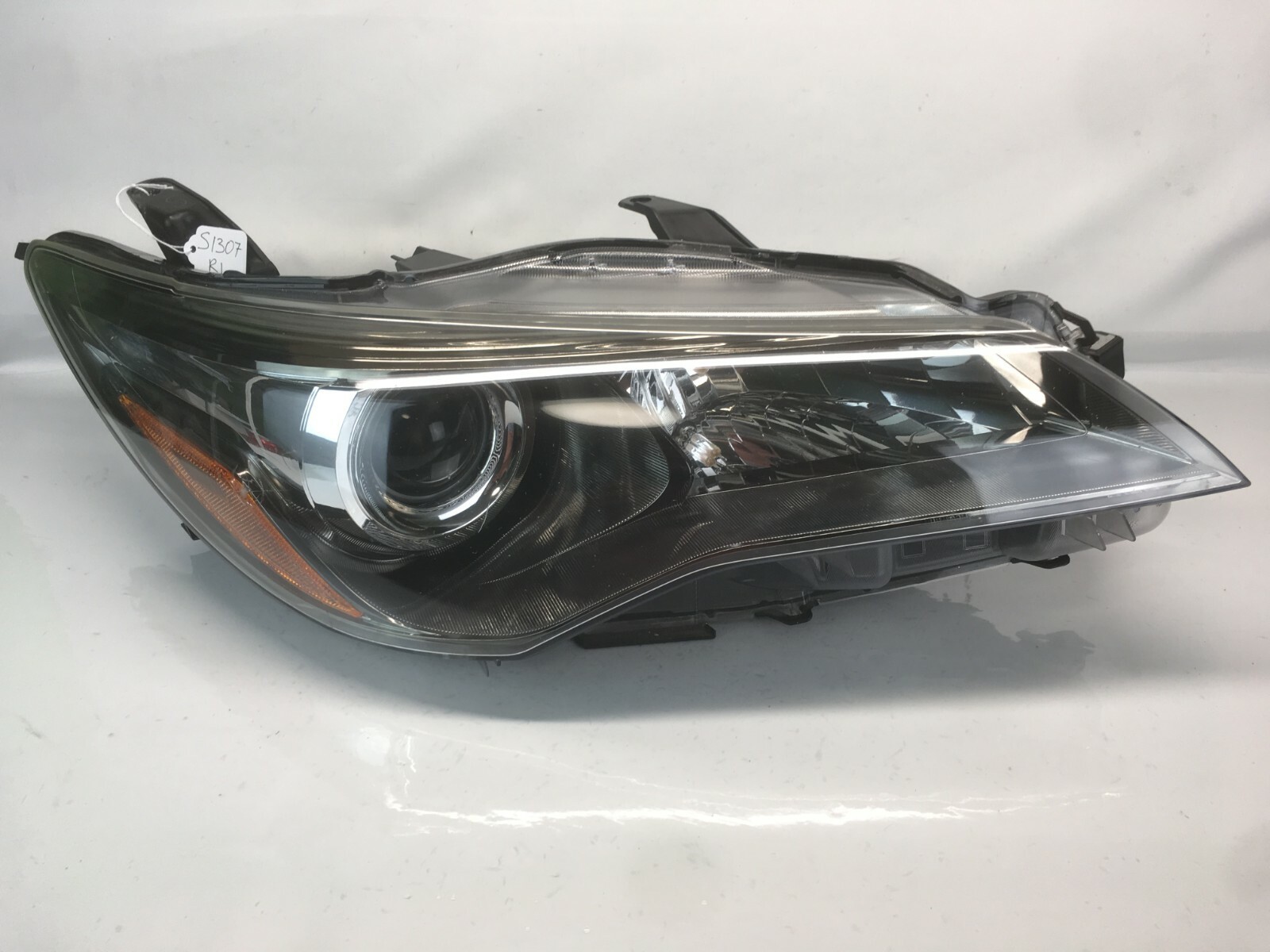 2015 2016 2017 TOYOTA CAMRY FRONT RIGHT OEM HEADLIGHT DARK BEZEL - $45.00