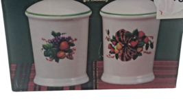 Vintage William James Ceramic Porcelain Holiday Fall Salt And Pepper Shaker - £7.81 GBP