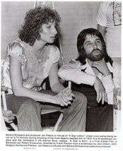 *A STAR IS BORN (1976) Barbra Streisand &amp; Producer Jon Peters CANDID Wat... - £51.95 GBP
