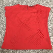 ark &amp; co cut up triangle red sheer blouse size small  - $163.59 MXN