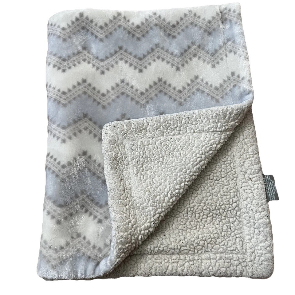Petit Monde Chevron Blue Gray White Fleece Sherpa Baby Blanket 28”x36.5” - $18.04