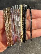 16- Thin Textured Fashion Bangle Bracelets Gold, Silver, Black Tone Stac... - €6,87 EUR