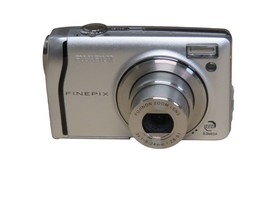 Fujifilm FinePix F40fd Digital Camera 8.3MP 3x Zoom W/ Battery and Charger - £66.35 GBP