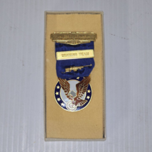 VTG University of Alaska 1965 Winning Team Thanksgiving medal Candace Ke... - €16,25 EUR