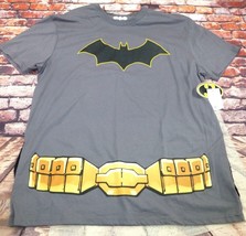 NWT Batman Graphic Tee Detachable Cape XL Shirt Cosplay Bat Belt - $19.00