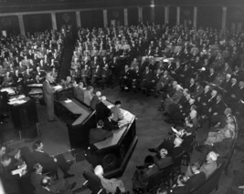 President Dwight Eisenhower delivers 1953 State of the Union Address Photo Print - £6.98 GBP+