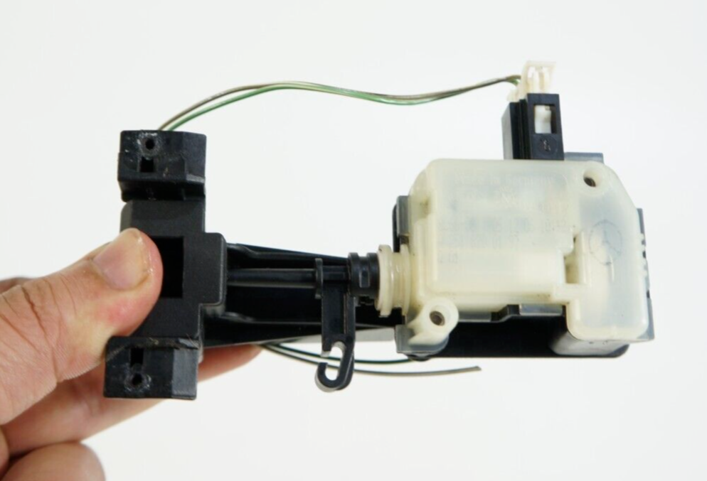 2006-2008 mercedes w164 w251 ml350 ml550 r350 fuel door lid lock actuato... - $29.00