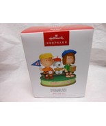 Hallmark keepsake &quot;Peanuts Gang - Batter Up!&quot; 2023 Sound Ornament NEW - $25.50 CAD