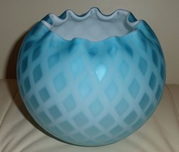 Mother-of-Pearl Satin Glass Vase in Diamond Pattern Vase - £34.51 GBP