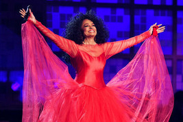 Diana Ross smiling in concert taking bow 12x18 poster in red dress - £15.99 GBP
