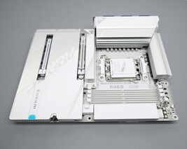 GIGABYTE B850 A STEALTH ICE ATX AM5 AMD B850 ATX Motherboard image 6