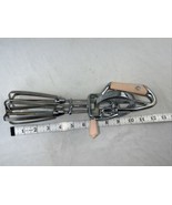 MAYNARD Retro Pink vintage Handles Egg Beater Hand Mixer Used Condition - £14.88 GBP