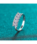 GRA Certified Five-Stone Emerald Cut 2.5ct Moissanite S925 Wedding Band - $4,473.28 MXN
