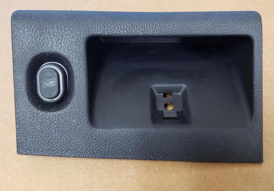 OEM Chevy Rear Power Liftgate Pull Handle With Button 22921590 23477968 ... - $32.66