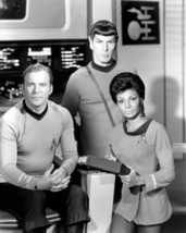 Star Trek TV series Kirk Spock &amp; Uhura on Enterprise bridge 5x7 inch photo - £5.58 GBP