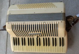 Vintage Wurlitzer Accordion - With Straps - With Case - VGC - WORKING AC... - £236.54 GBP