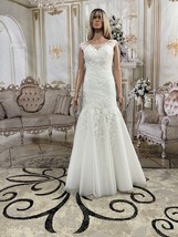 Fit and Flare Wedding Sweetheart Lace Appliques No Train Bridal Gown Size 6 - $217.80