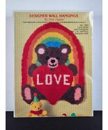 NEW 1985 Nicole Creations Love Bear &amp; Rainbow 1803 Latch Hook Kit 18x24 ... - €25,16 EUR