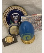 4 OBAMA = WHITE HOUSE 2013 BLUE EASTER EGG + CHALLENGE COIN 2009 PIN 1 M... - $953.22 MXN