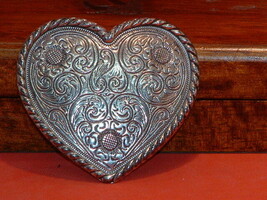 Pre-Owned Small Paisley Pattern Heart Belt Buckle - $11.88