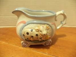 Porcelain Creamer Shaped Like Wagon w/ Cow Design - $241.73 MXN