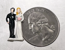 Handmade Miniature Dollhouse Doll House Extra Tiny Bride and Groom Cake ... - $8.42