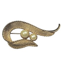 Sarah Coventry Gold Tone Faux Pearl Brooch Pin Brushed Vintage  - $8.58
