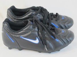 Nike Black White &amp; Blue Outdoor Soccer Cleats Boy’s Size 4 US Shoes Near Mint - £10.18 GBP