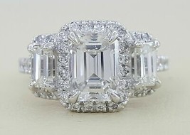 Bague de fiançailles à trois diamants simulés taille émeraude 3,75 ct, or... - £205.36 GBP