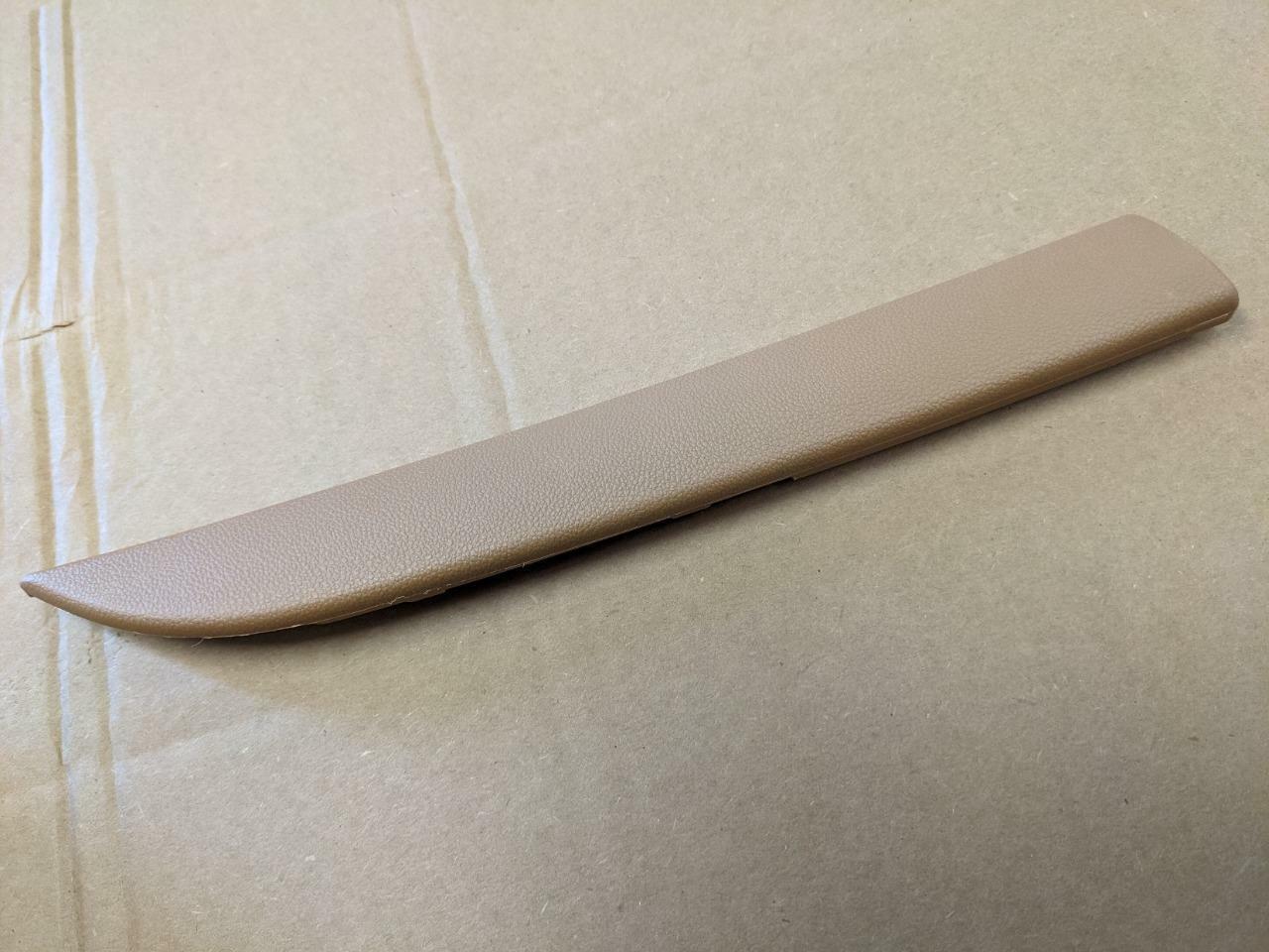 2017-2019 Buick LaCrosse Brandy Center Console RH Side Trim 26676636 - $14.84
